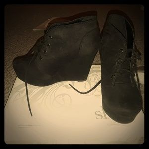 Shi wedge heels size 7